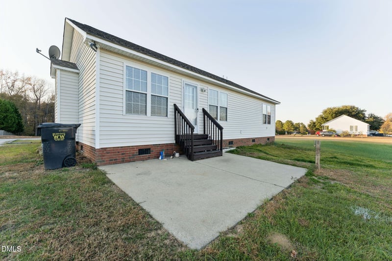 50 Trail Ridge Dr, Benson, NC 27504