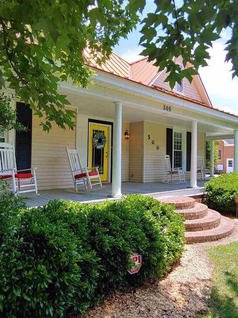 500 N Baker St, Four Oaks, NC 27524