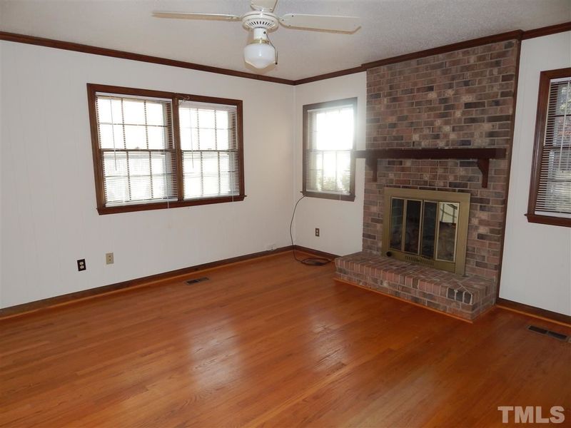 500 Colony Woods Dr, Chapel Hill, NC 27517