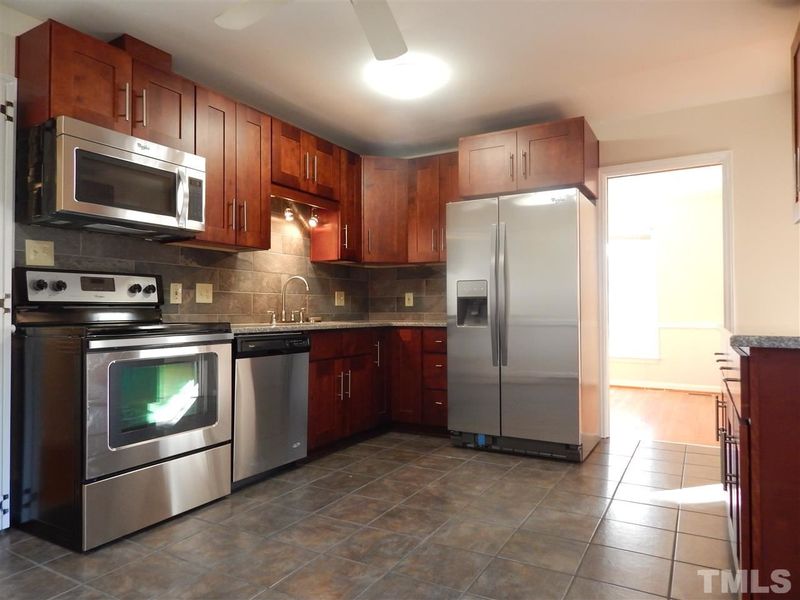 500 Colony Woods Dr, Chapel Hill, NC 27517