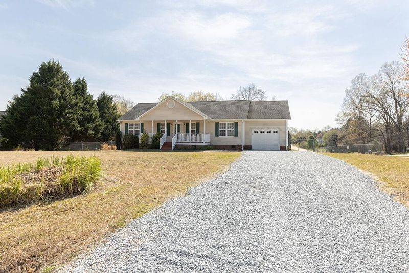 500 Hiking Trl, Benson, NC 27504