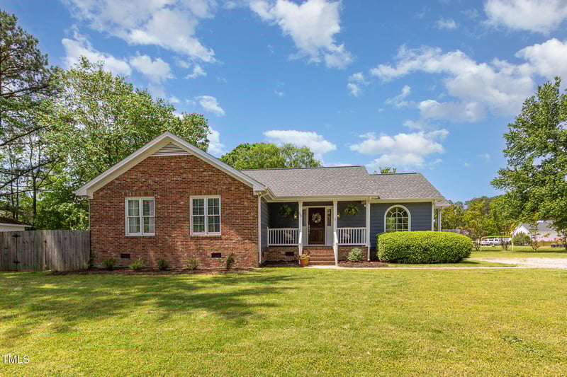 500 Hunters Ridge Dr, Fuquay Varina, NC 27526