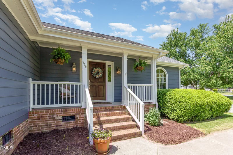 500 Hunters Ridge Dr, Fuquay Varina, NC 27526