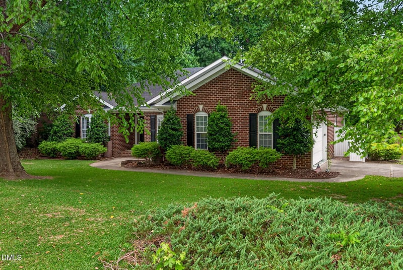 500 Parishgate Cir, Fuquay Varina, NC 27526
