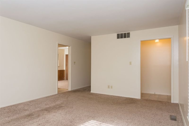 500 Pinecroft Dr, Raleigh, NC 27609