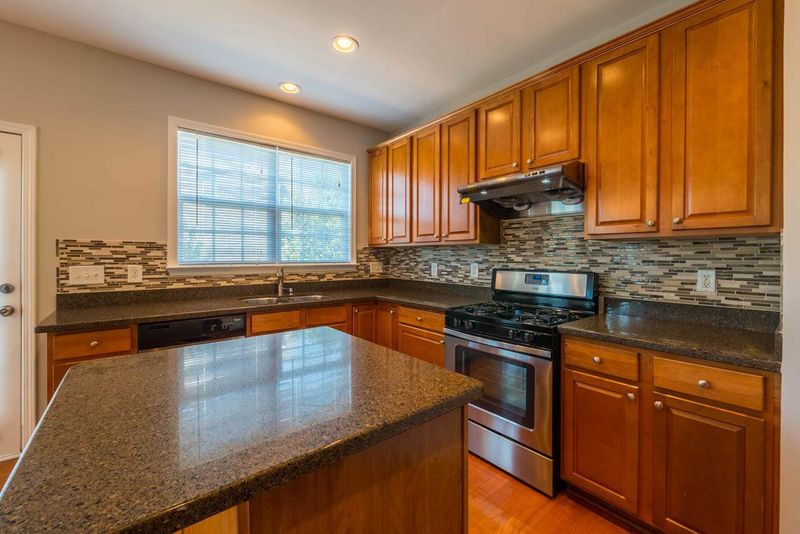500 Siltstone Pl, Cary, NC 27519