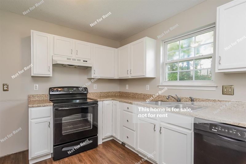 500 Sturminster Dr, Holly Springs, NC 27540