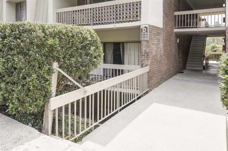 500 Umstead #101-D, Chapel Hill, NC 27516