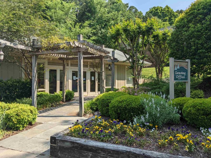 500 Umstead #107B, Chapel Hill, NC 27516
