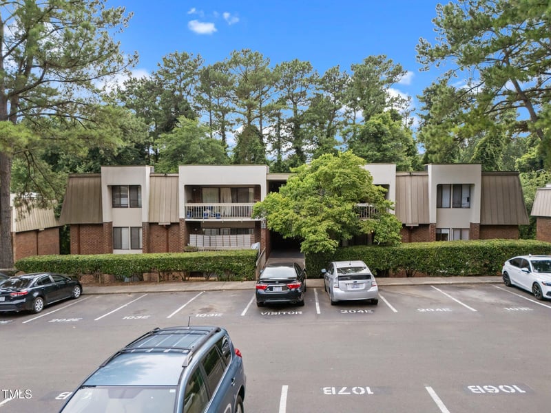 500 Umstead Dr #103 E, Chapel Hill, NC 27516