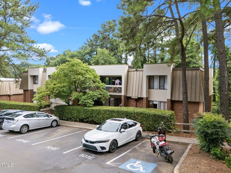 500 Umstead Dr #103 E, Chapel Hill, NC 27516