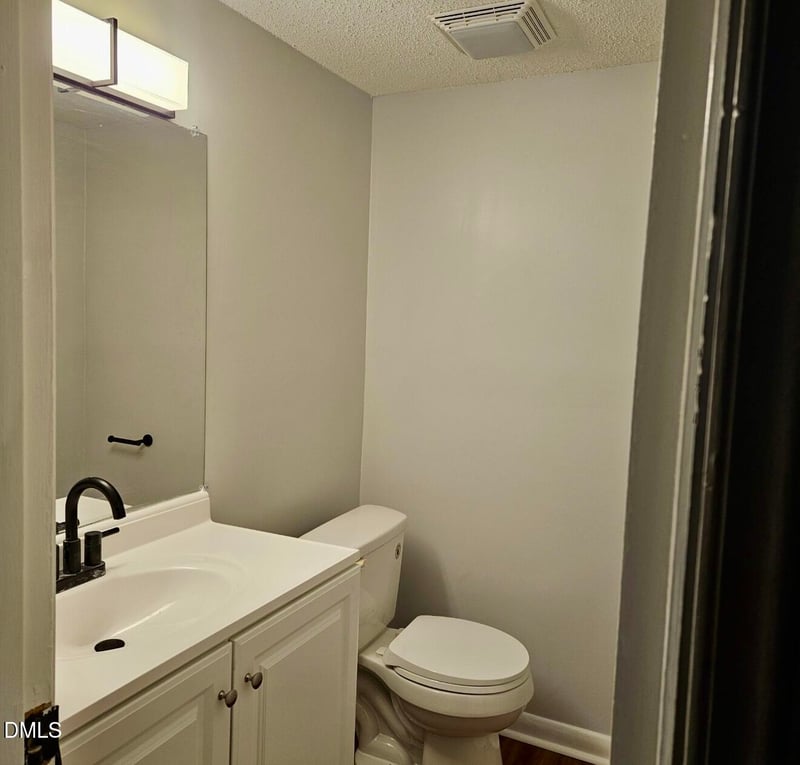 500 Umstead Dr #104c, Chapel Hill, NC 27516