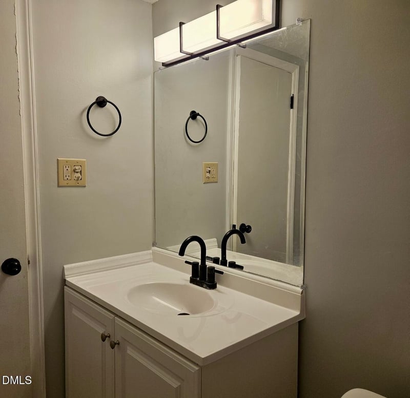 500 Umstead Dr #104c, Chapel Hill, NC 27516