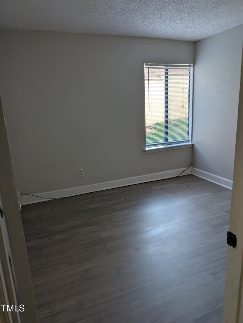 500 Umstead Dr #105d, Chapel Hill, NC 27516