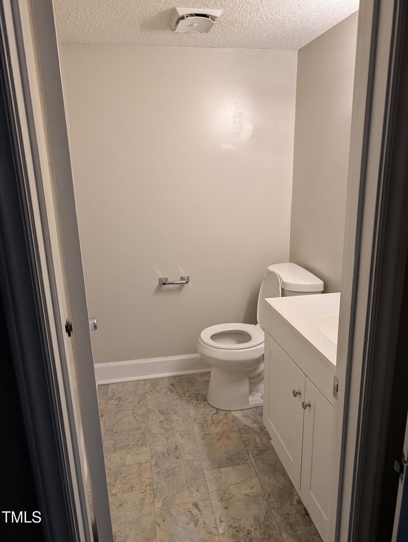 500 Umstead Dr #105d, Chapel Hill, NC 27516
