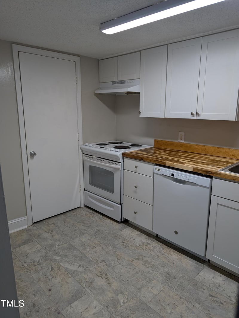 500 Umstead Dr #105d, Chapel Hill, NC 27516