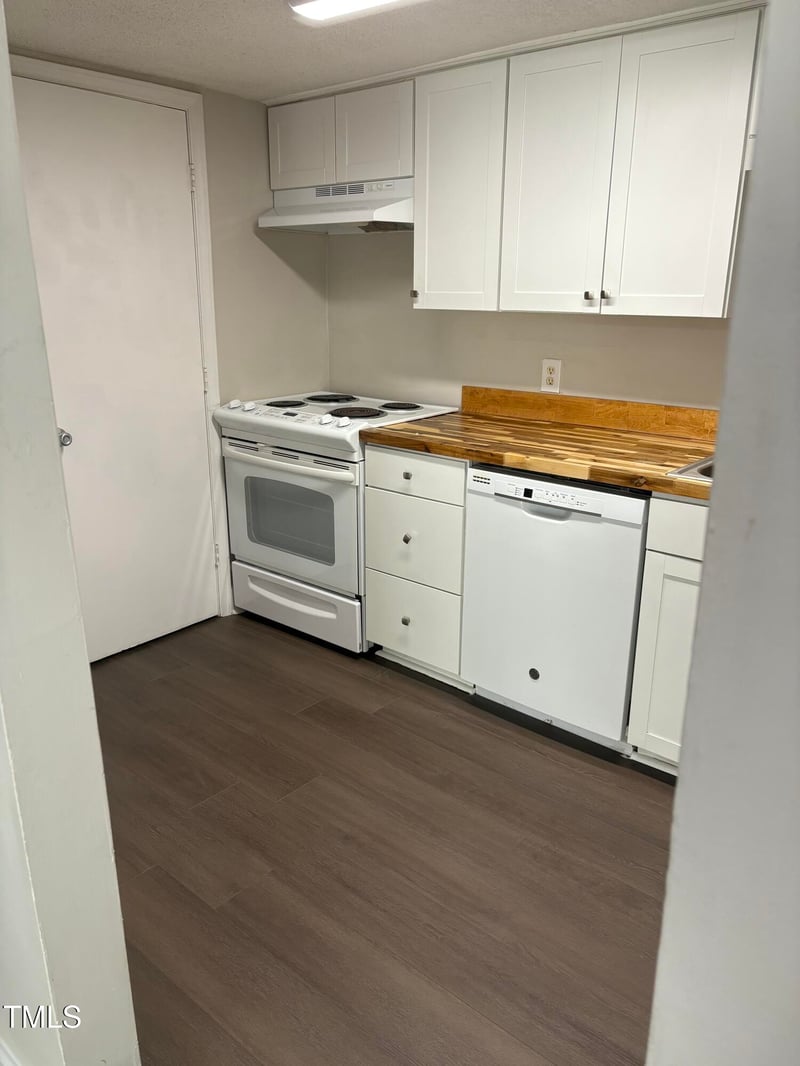 500 Umstead Dr #105d, Chapel Hill, NC 27516