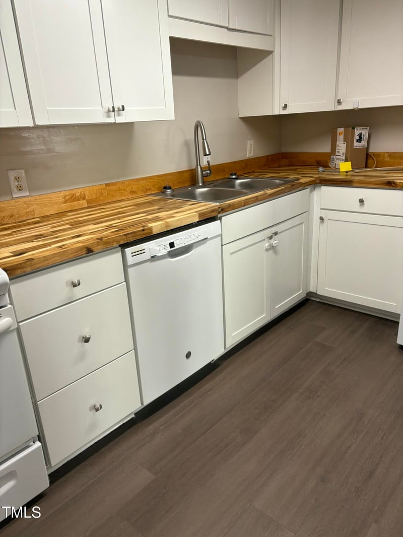 500 Umstead Dr #105d, Chapel Hill, NC 27516