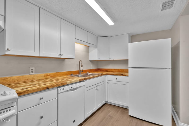 500 Umstead Dr #105d, Chapel Hill, NC 27516