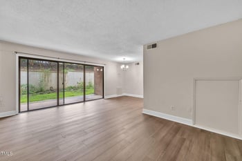 500 Umstead Dr #105d, Chapel Hill, NC 27516