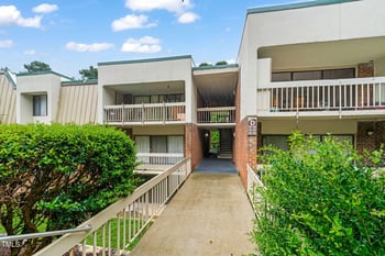 500 Umstead Dr #105d, Chapel Hill, NC 27516