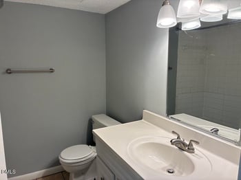 500 Umstead Dr #106-c, Chapel Hill, NC 27516