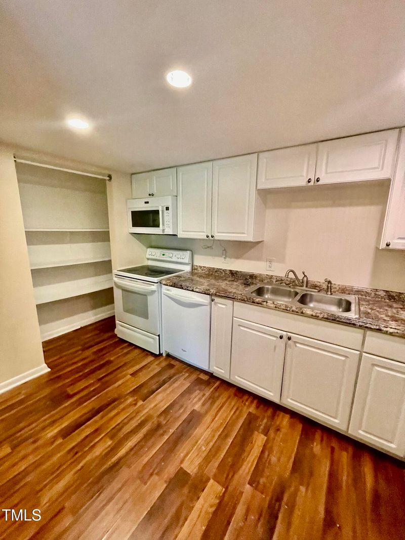 500 Umstead Dr #203-C, Chapel Hill, NC 27516