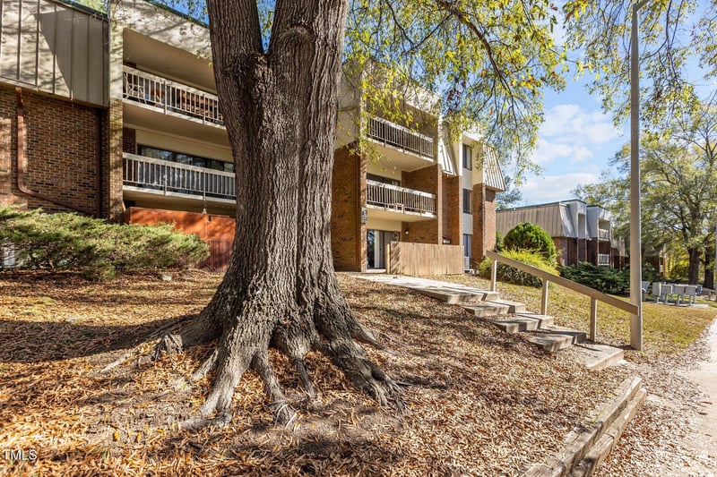 500 Umstead Dr #204b, Chapel Hill, NC 27516