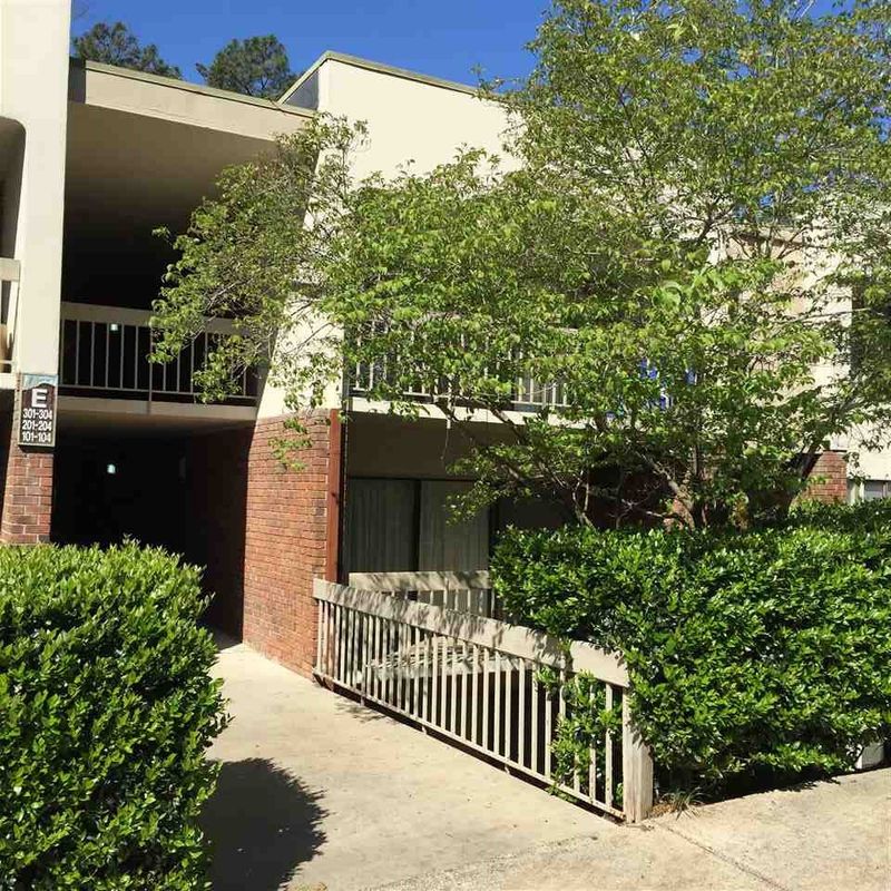 500 Umstead Dr #204E, Chapel Hill, NC 27516