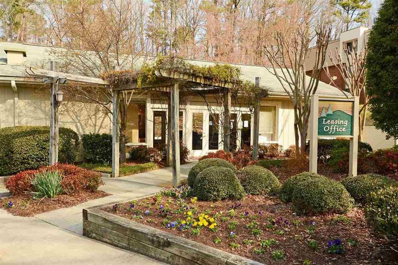 500 Umstead Dr #206 B, Chapel Hill, NC 27516