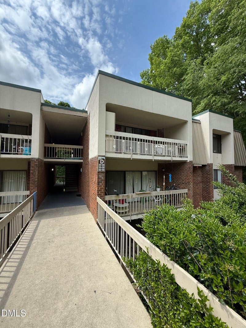 500 Umstead Dr #208, Chapel Hill, NC 27516