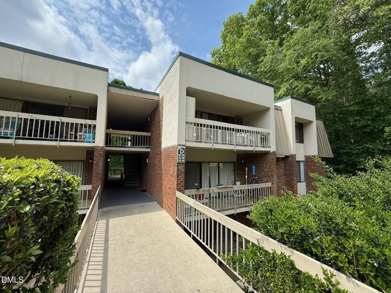 500 Umstead Dr #208, Chapel Hill, NC 27516