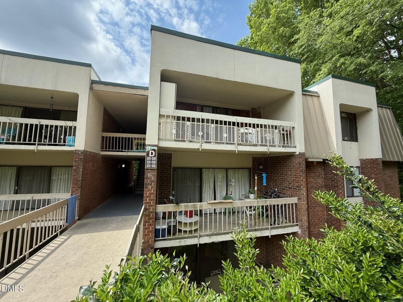 500 Umstead Dr #208, Chapel Hill, NC 27516