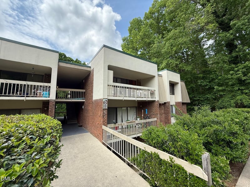 500 Umstead Dr #208, Chapel Hill, NC 27516