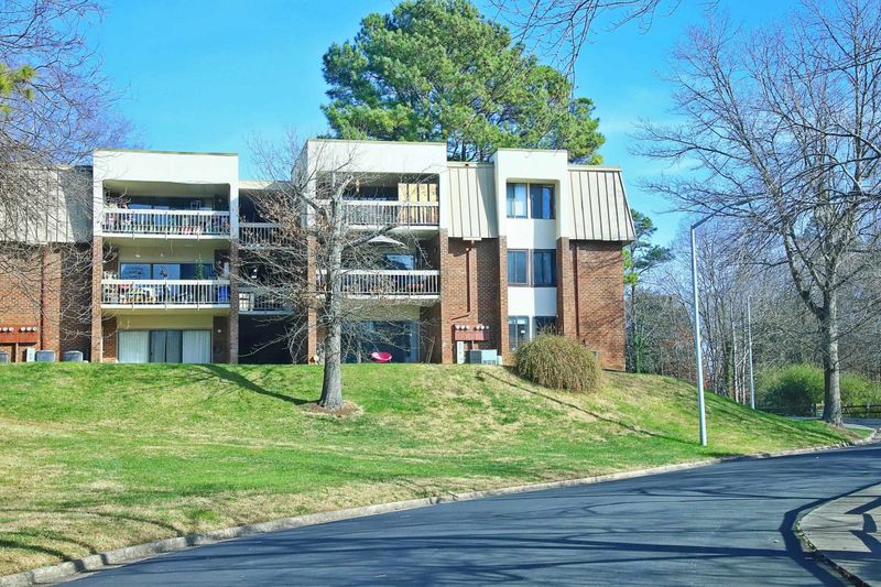 500 Umstead Dr #303C, Chapel Hill, NC 27516