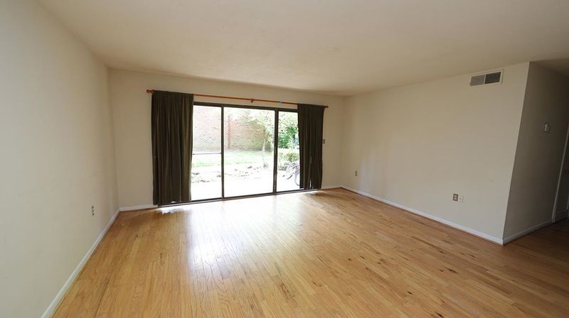 500 Umstead Dr #A101, Chapel Hill, NC 27516