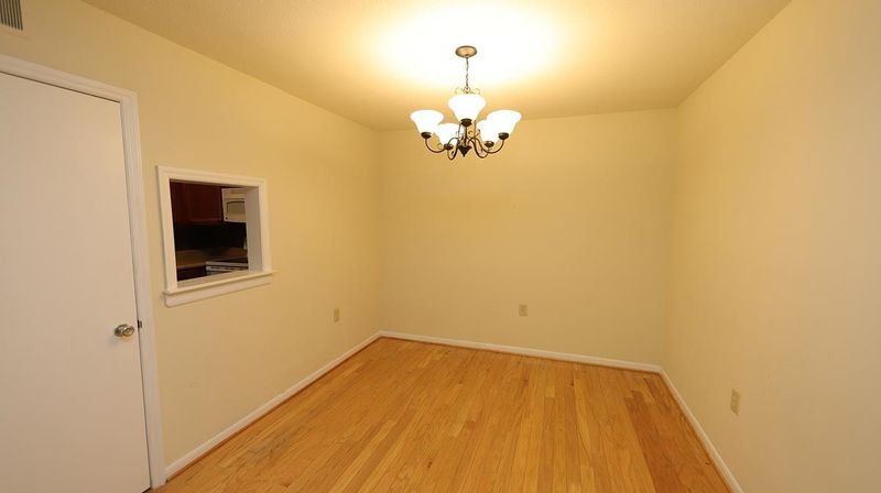 500 Umstead Dr #A101, Chapel Hill, NC 27516