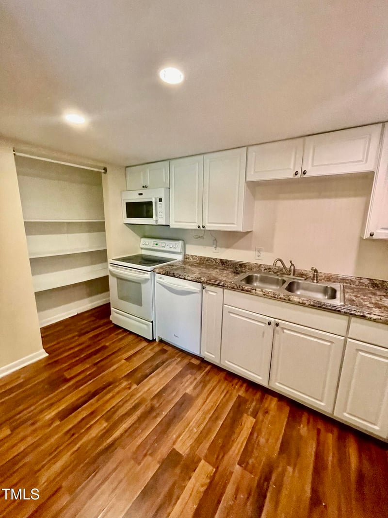 500 Umstead Dr #203-C, Chapel Hill, NC 27516