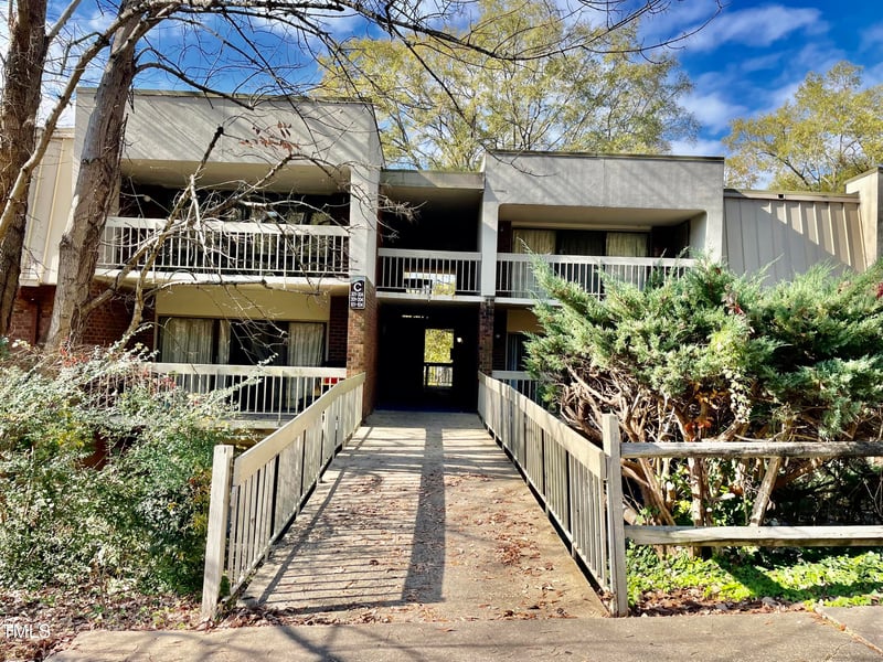 500 Umstead Dr #203-C, Chapel Hill, NC 27516