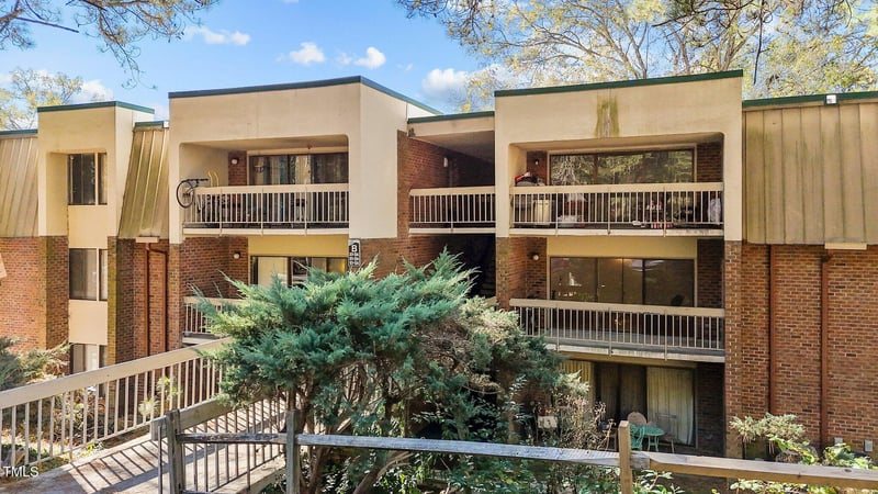 500 Umstead Dr #204b, Chapel Hill, NC 27516