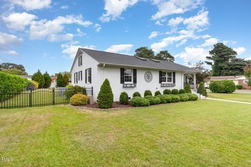 500 Woodall St, Benson, NC 27504