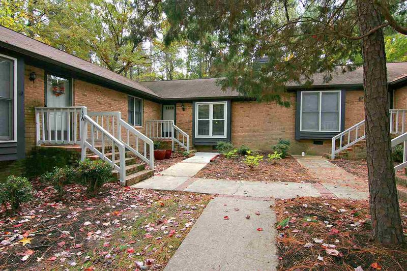 500 W Woodcroft Pw #19-B, Durham, NC 27713