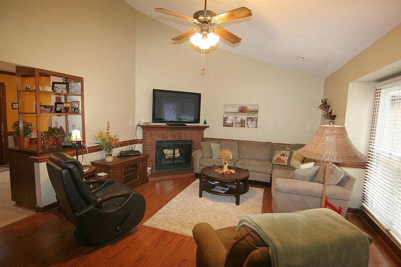 500 W Woodcroft Pw #19-B, Durham, NC 27713
