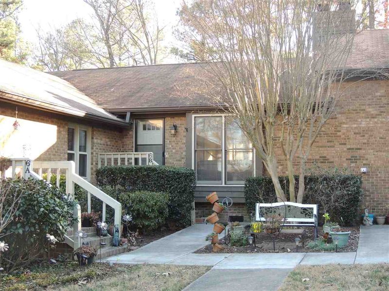 500 W Woodcroft Pw #6B, Durham, NC 27713
