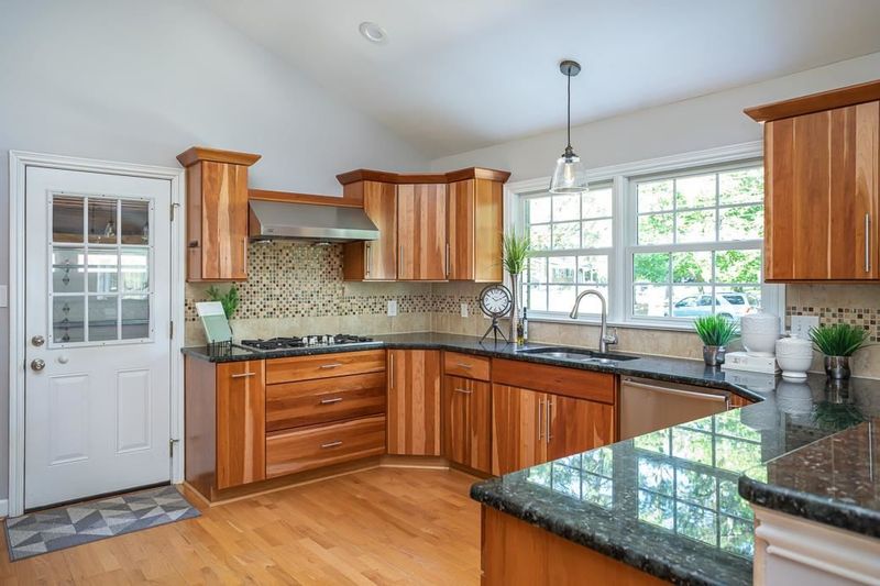 5000 N Glen Dr, Raleigh, NC 27609