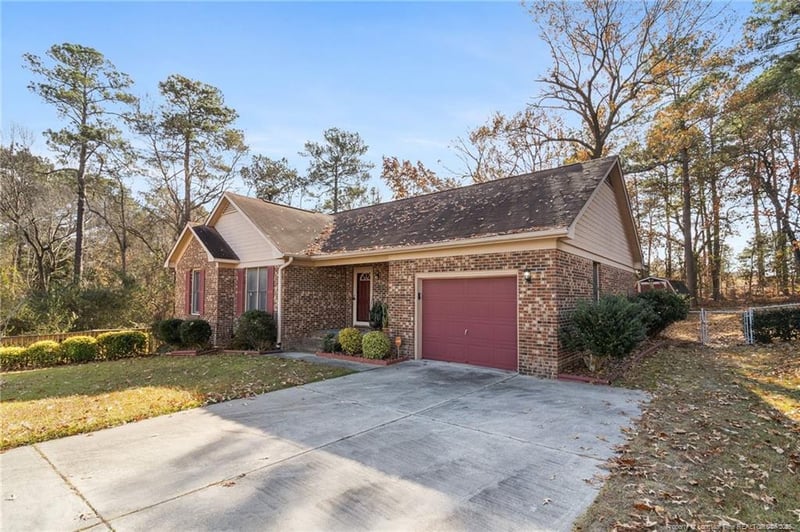 5004 Summer Ridge Rd, Fayetteville, NC 28303