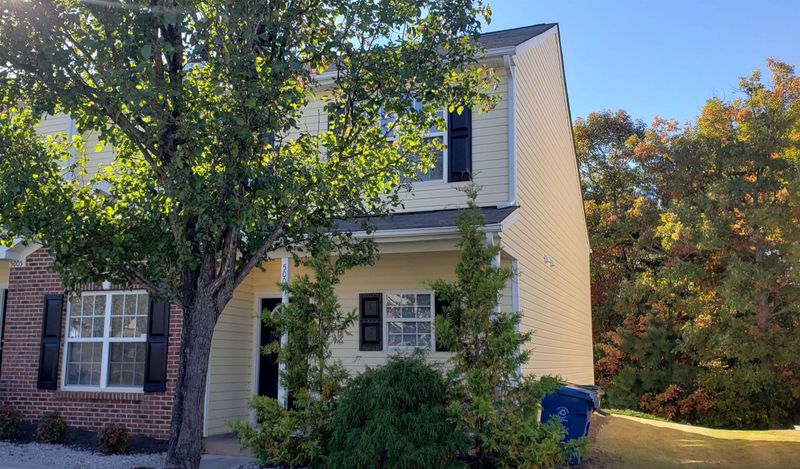 5007 Rainmaker Dr, Durham, NC 27704