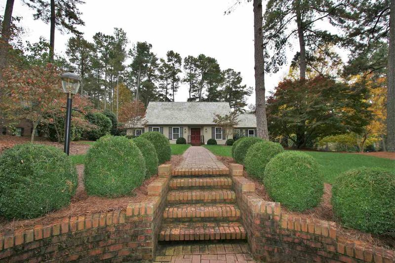 5009 Larchmont Dr, Raleigh, NC 27612