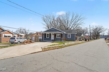 501 Apple St, Burlington, NC 27217