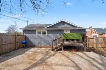 501 Apple St, Burlington, NC 27217